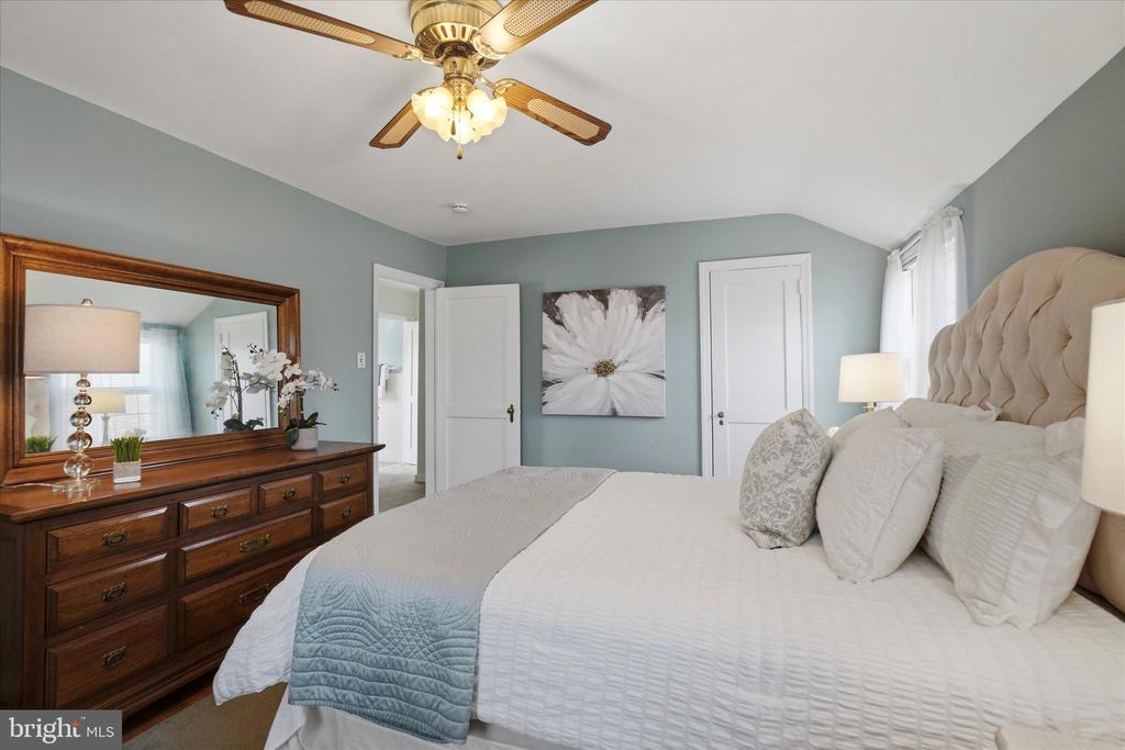1612 COLONY LANE