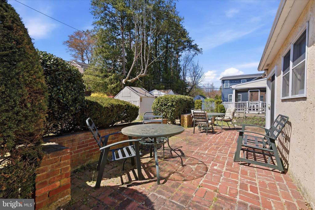 1612 COLONY LANE