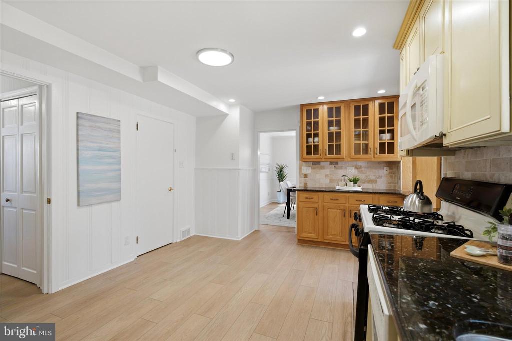 1612 COLONY LANE