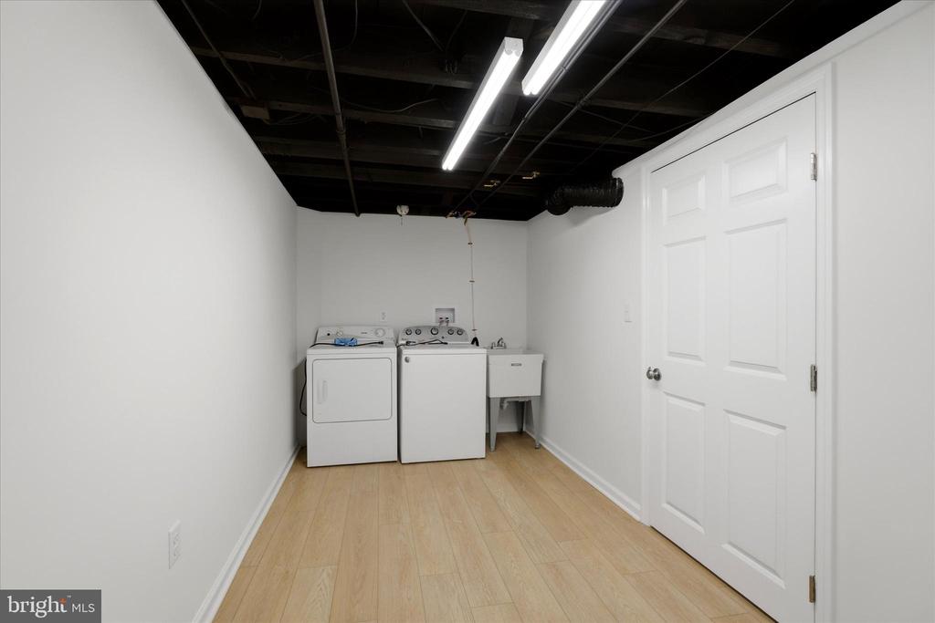 1612 COLONY LANE