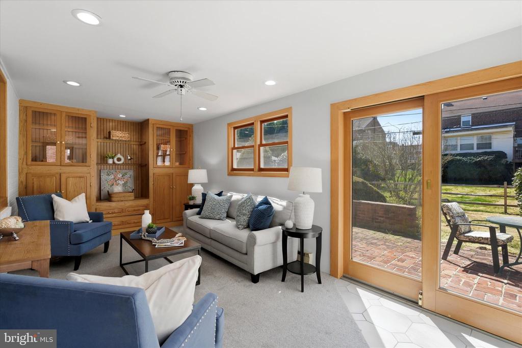 1612 COLONY LANE