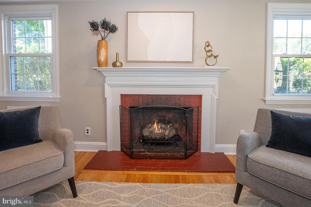 321 EARLINGTON ROAD