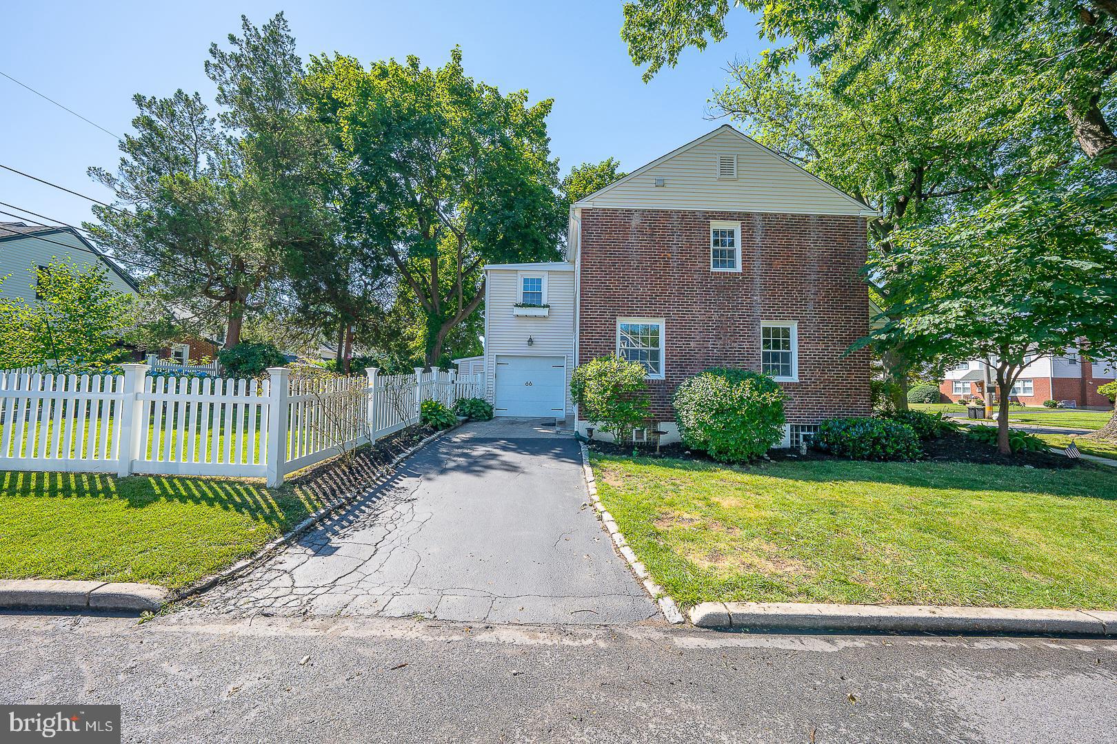 321 EARLINGTON ROAD