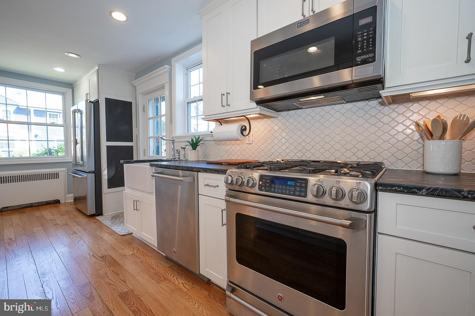 321 EARLINGTON ROAD