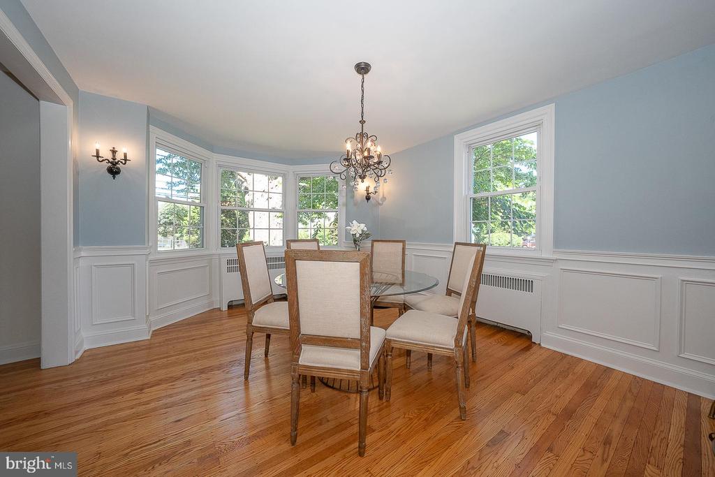 321 EARLINGTON ROAD