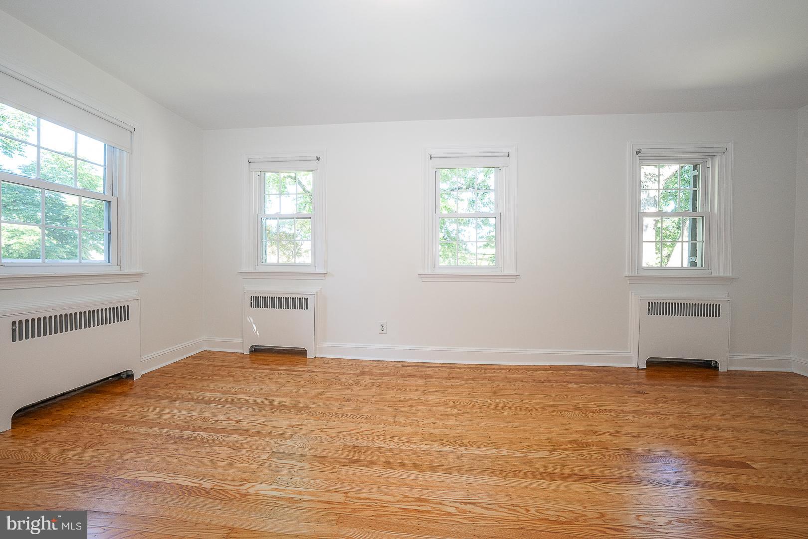 321 EARLINGTON ROAD