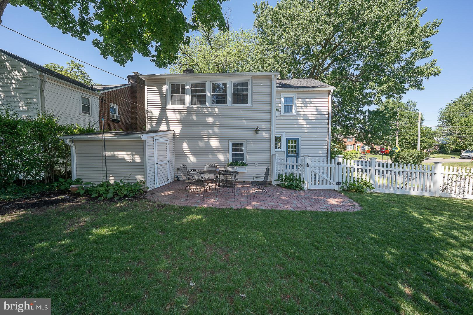 321 EARLINGTON ROAD