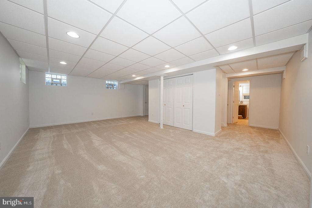 321 EARLINGTON ROAD