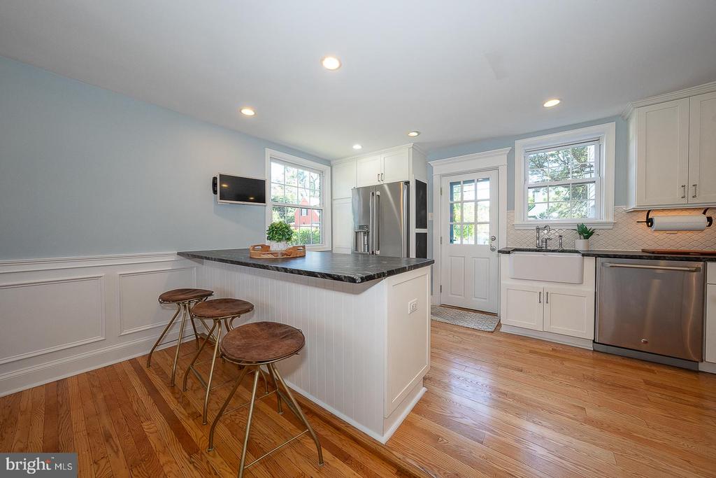 321 EARLINGTON ROAD