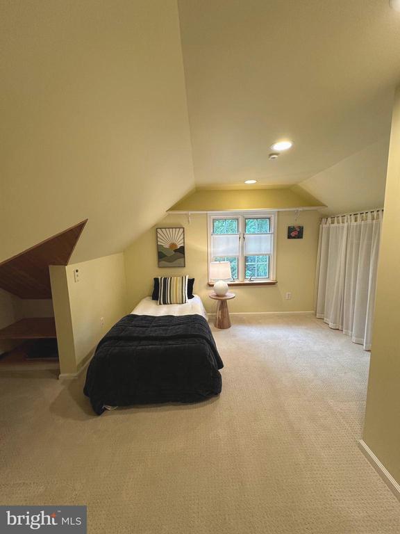 646 BEECHWOOD DRIVE
