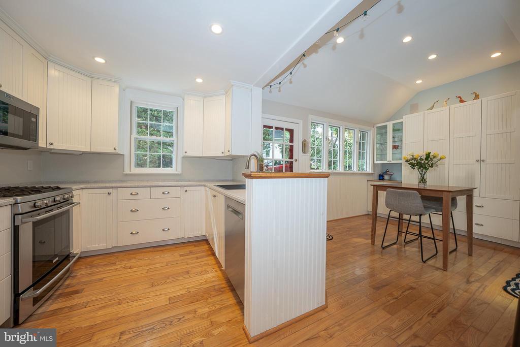 646 BEECHWOOD DRIVE