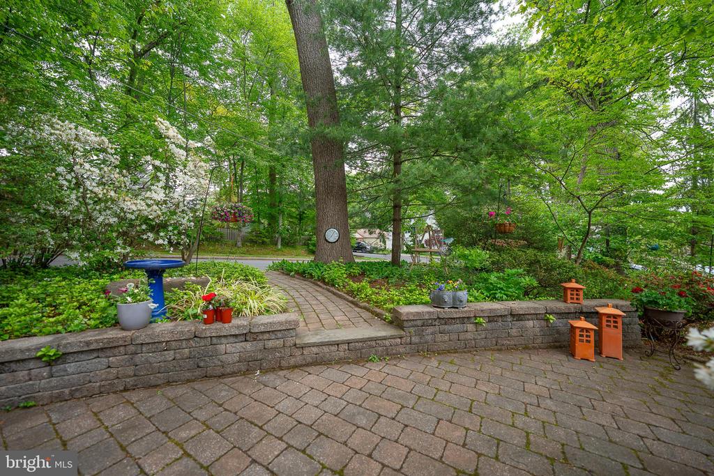 646 BEECHWOOD DRIVE