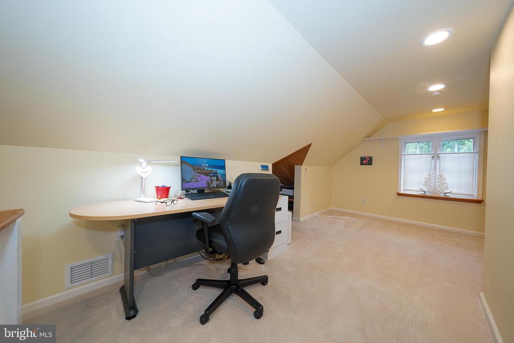 646 BEECHWOOD DRIVE