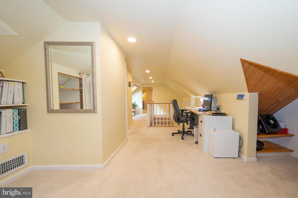 646 BEECHWOOD DRIVE