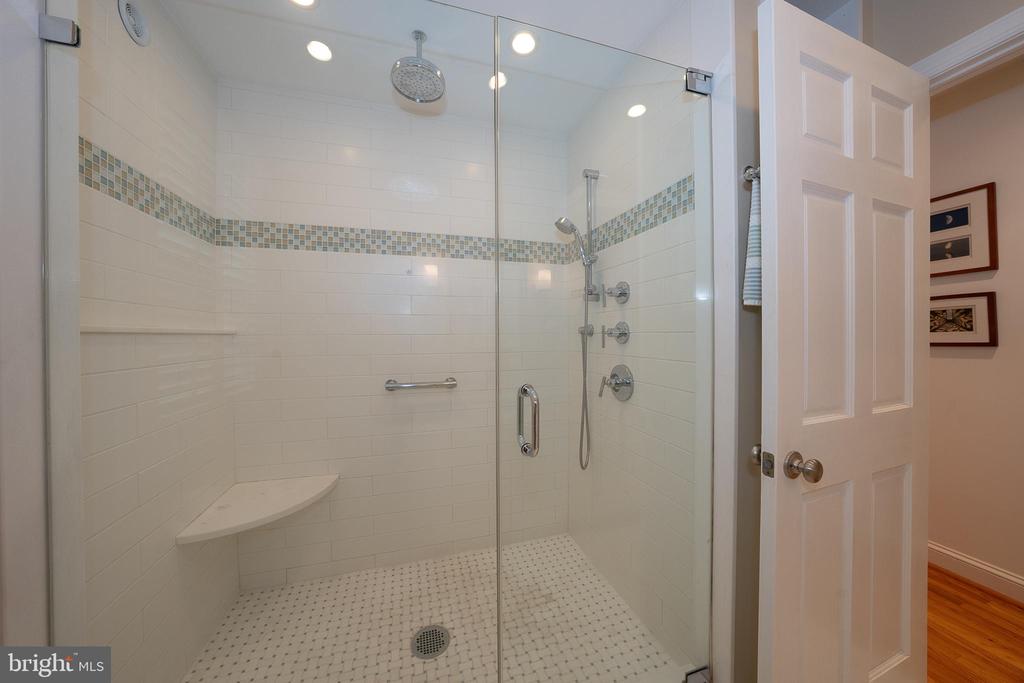 646 BEECHWOOD DRIVE