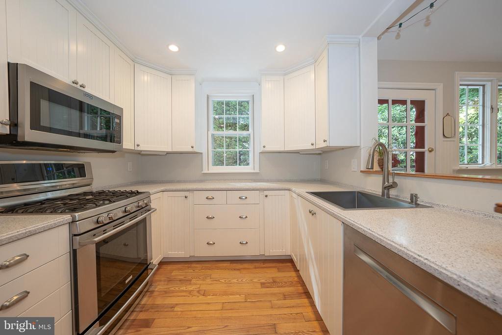 646 BEECHWOOD DRIVE