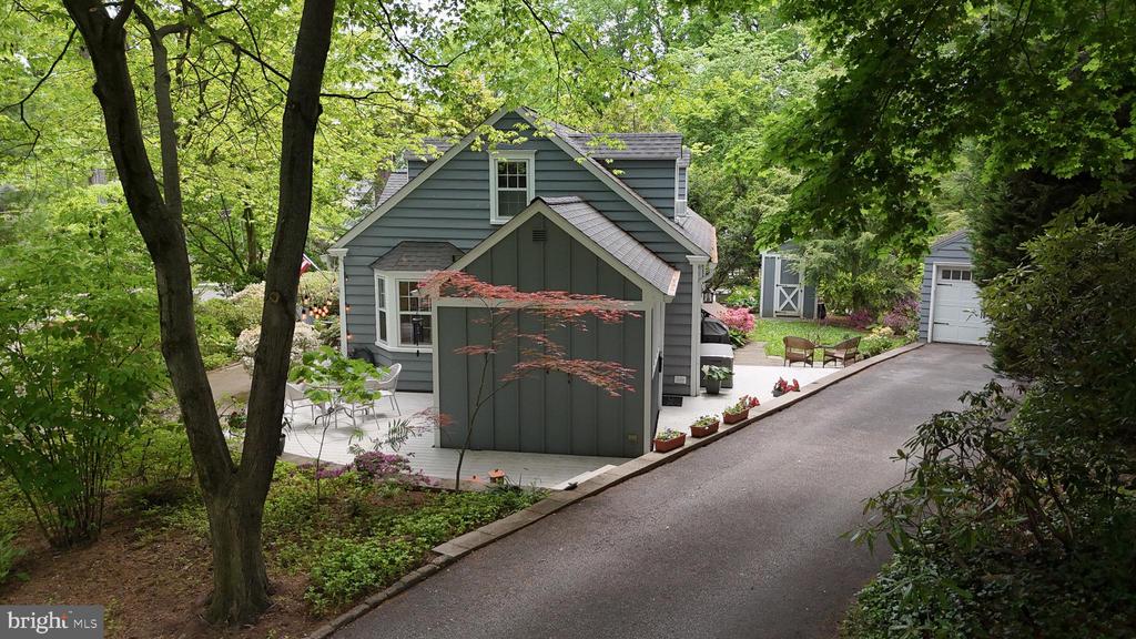 646 BEECHWOOD DRIVE