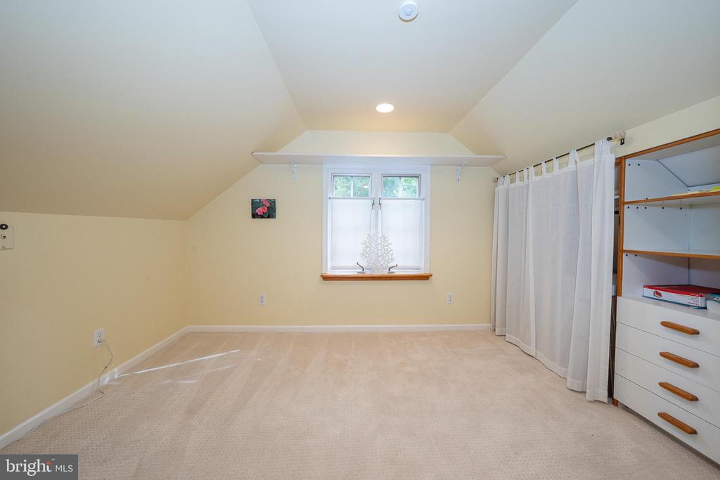 646 BEECHWOOD DRIVE