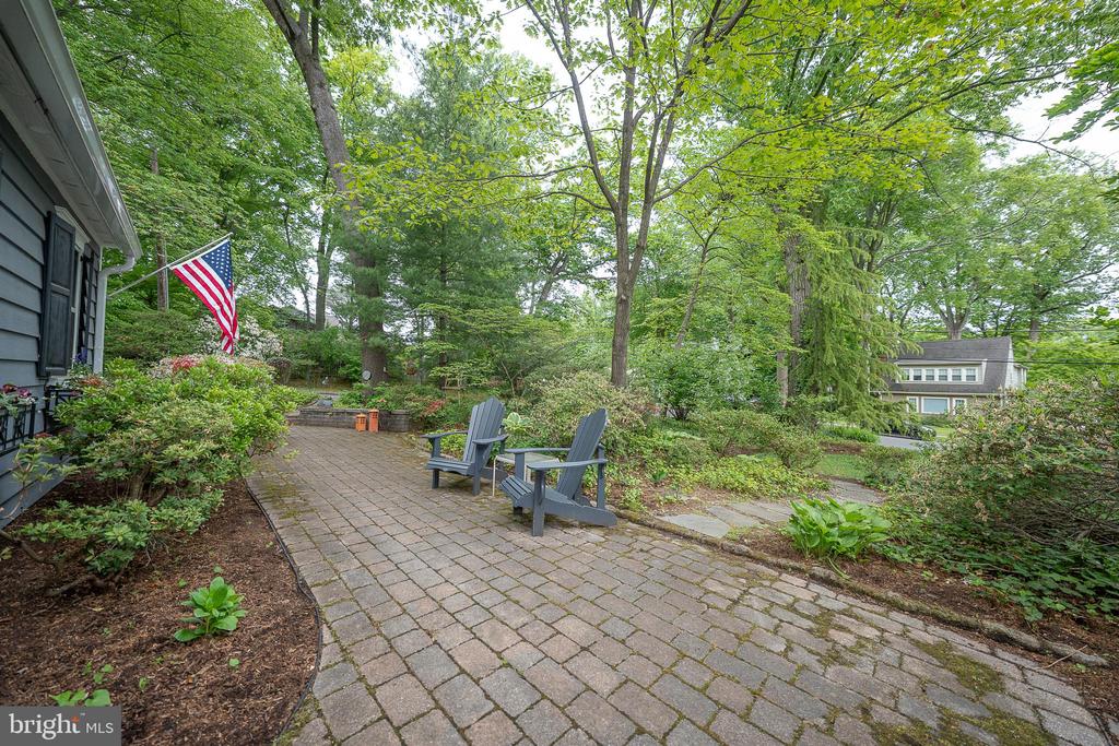 646 BEECHWOOD DRIVE