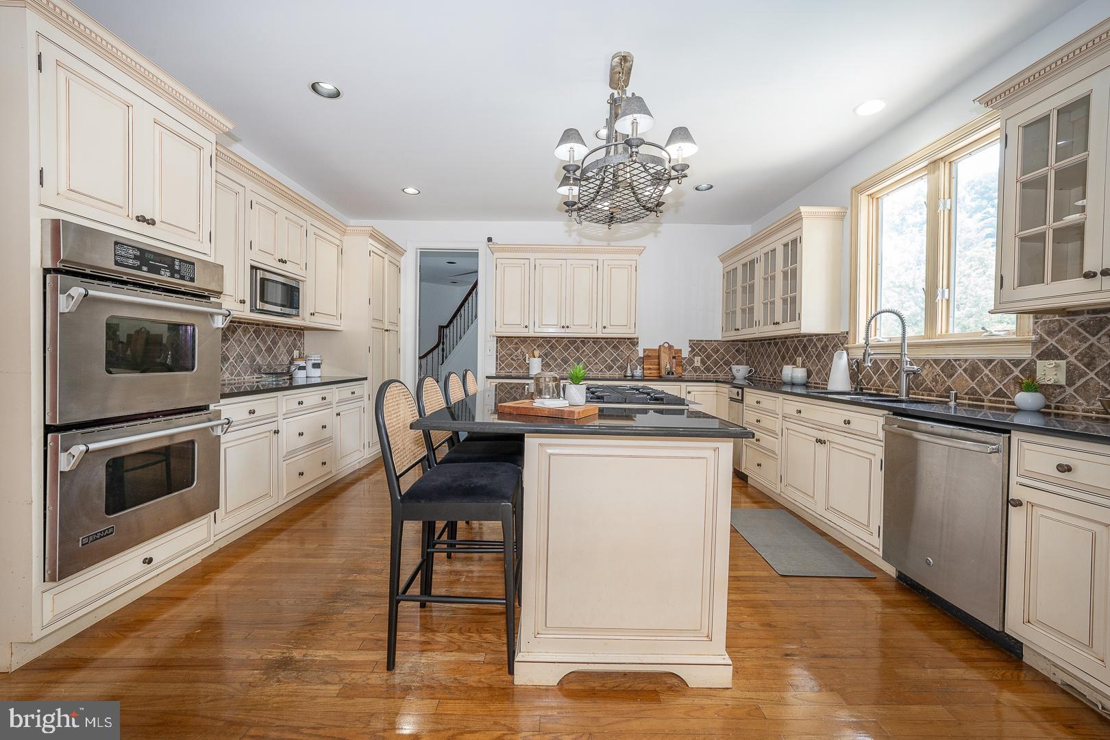 899 Black Rock Road