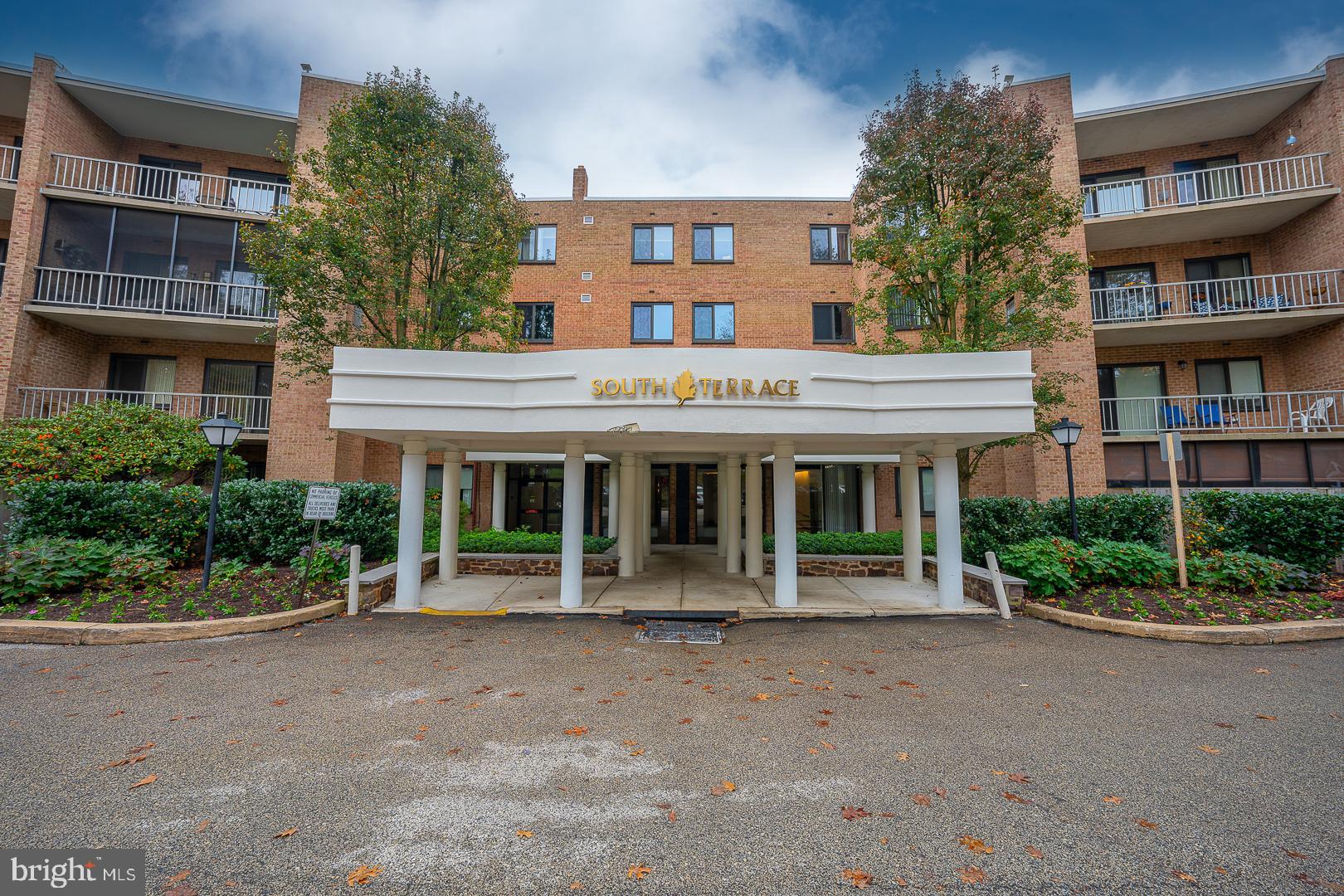 1637 Oakwood DRIVE Unit: CONDO 218
