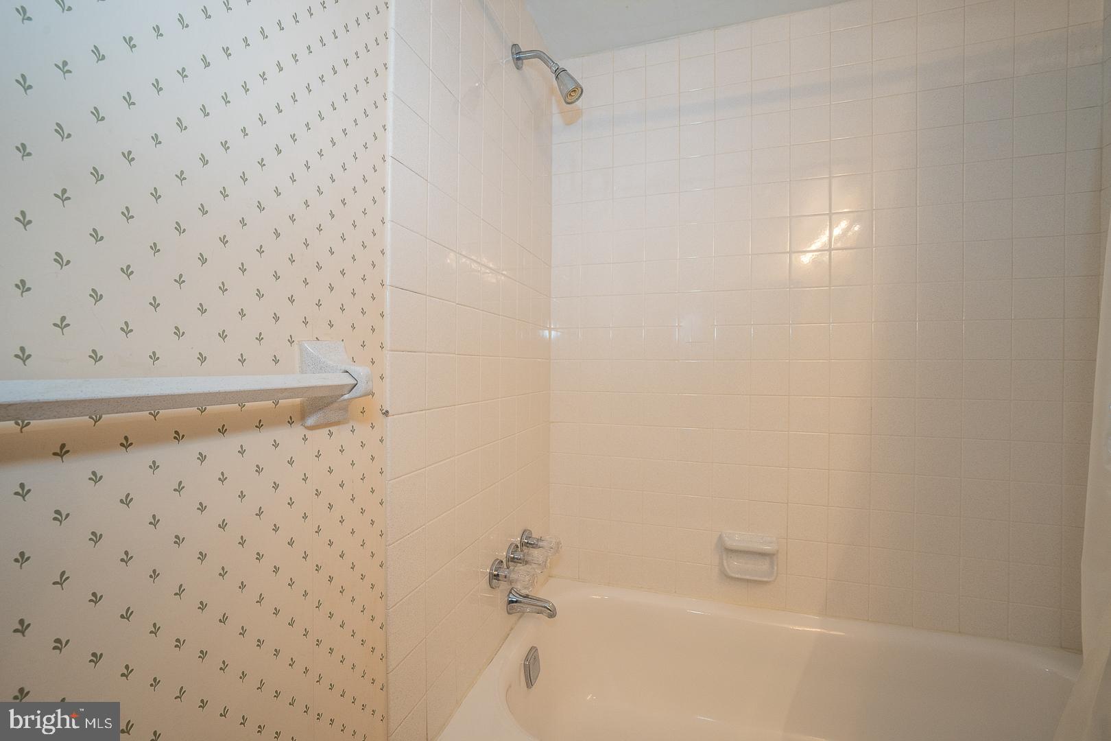 1637 Oakwood DRIVE Unit: CONDO 218