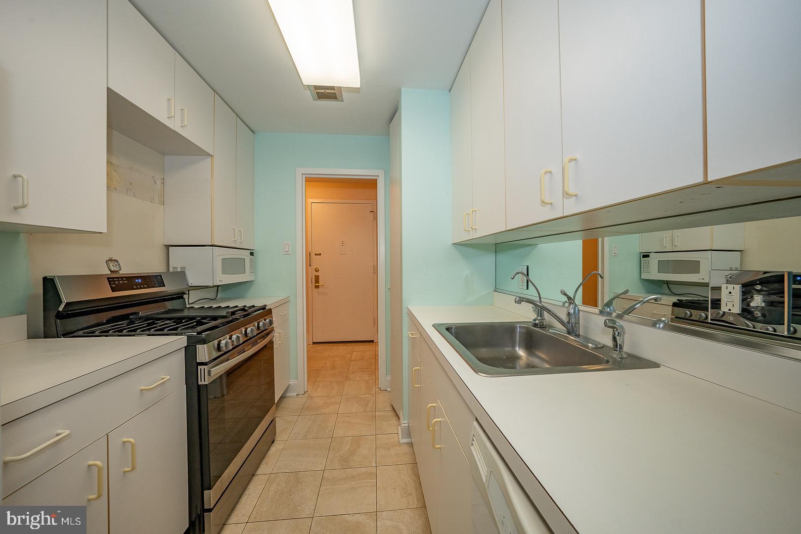 1637 Oakwood DRIVE Unit: CONDO 218