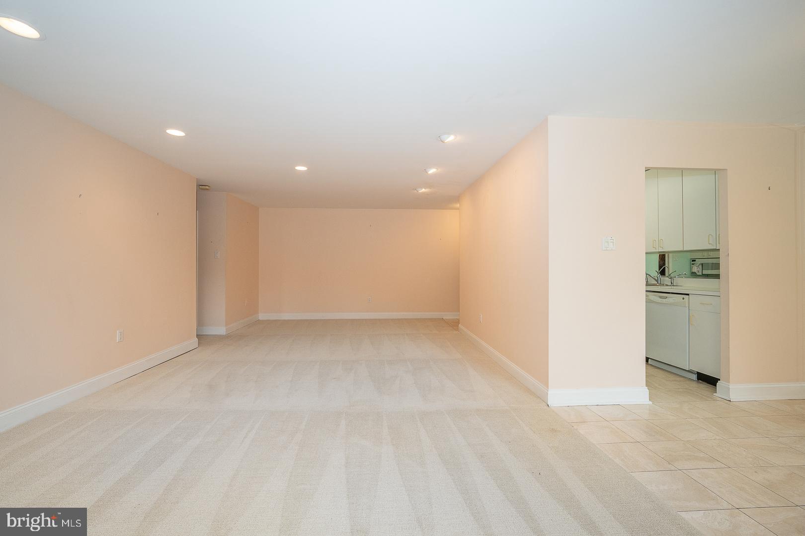 1637 Oakwood DRIVE Unit: CONDO 218