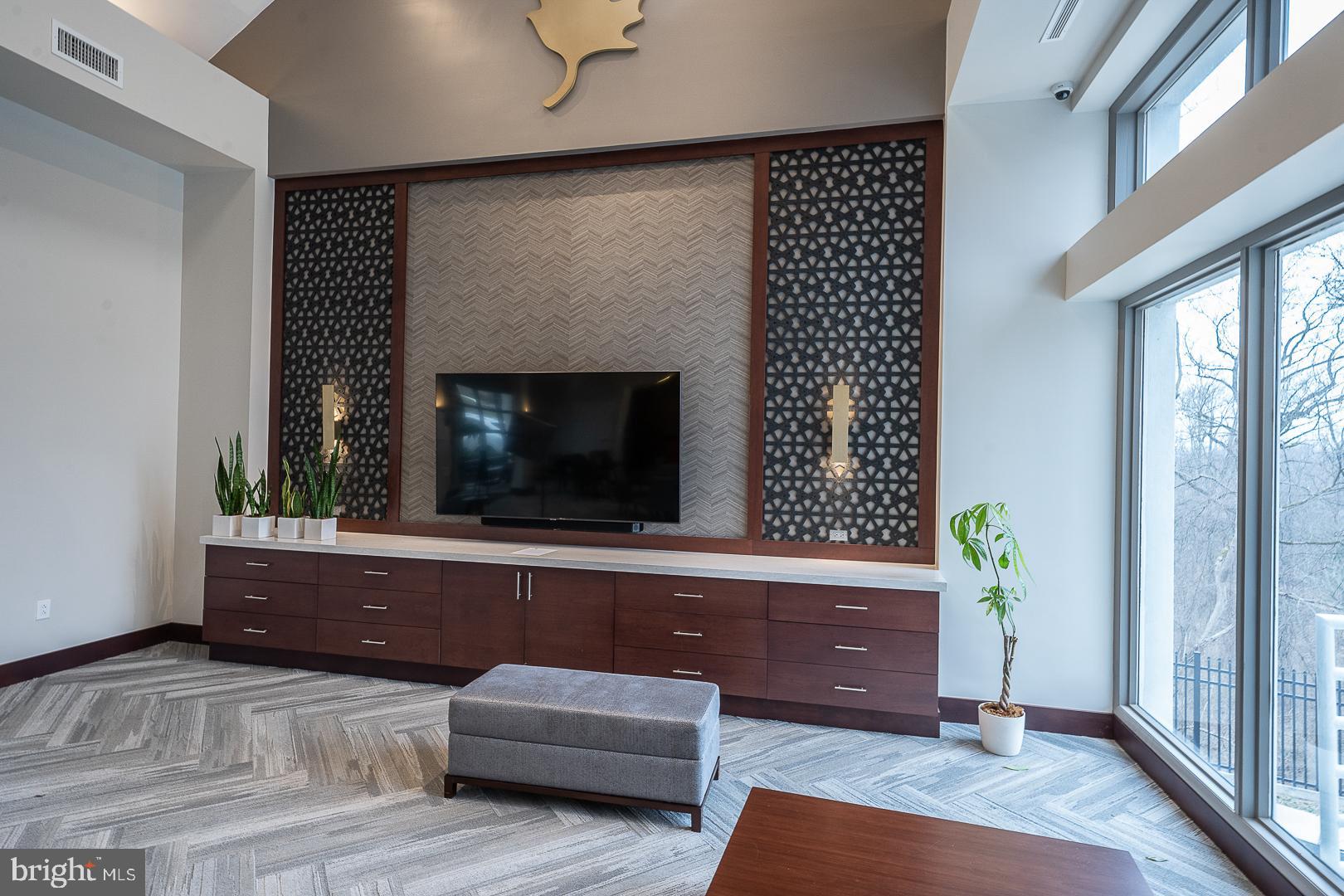 1637 Oakwood DRIVE Unit: CONDO 218