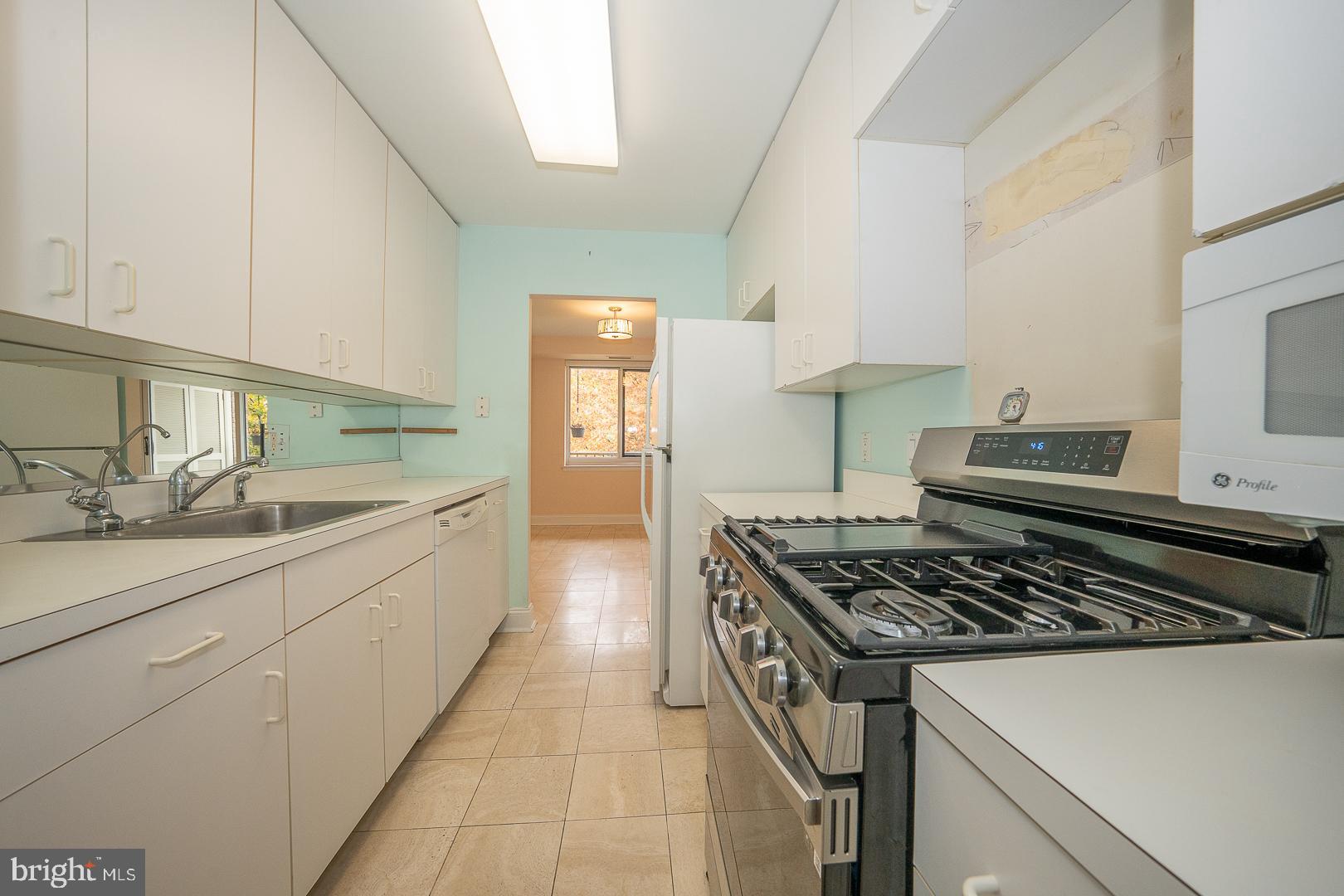 1637 Oakwood DRIVE Unit: CONDO 218