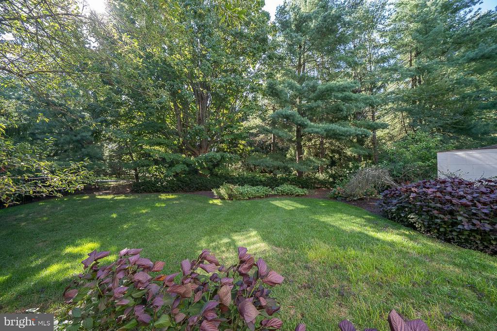 707 CANTERBURY LN #707