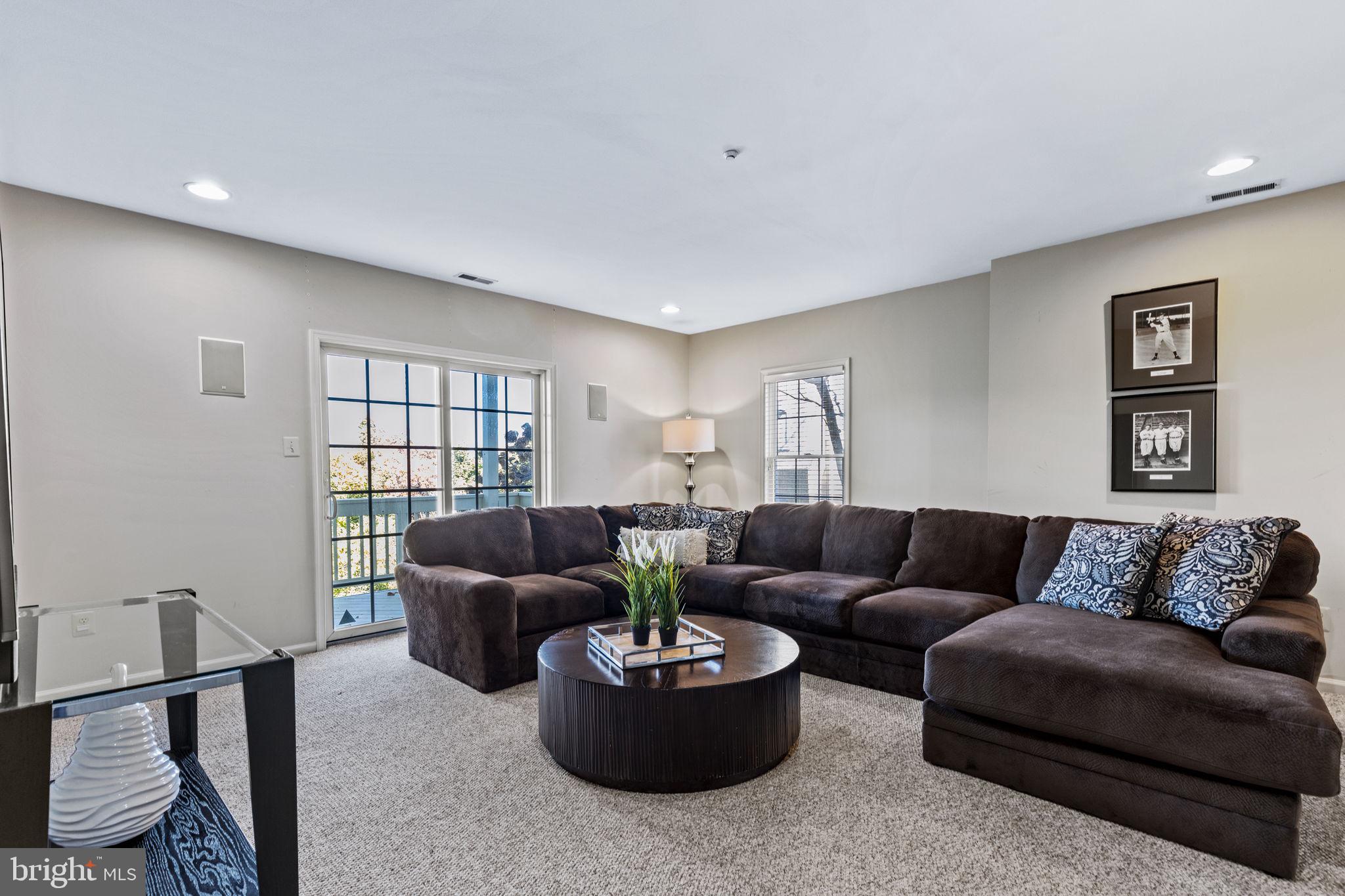 1112 Riverview Ln