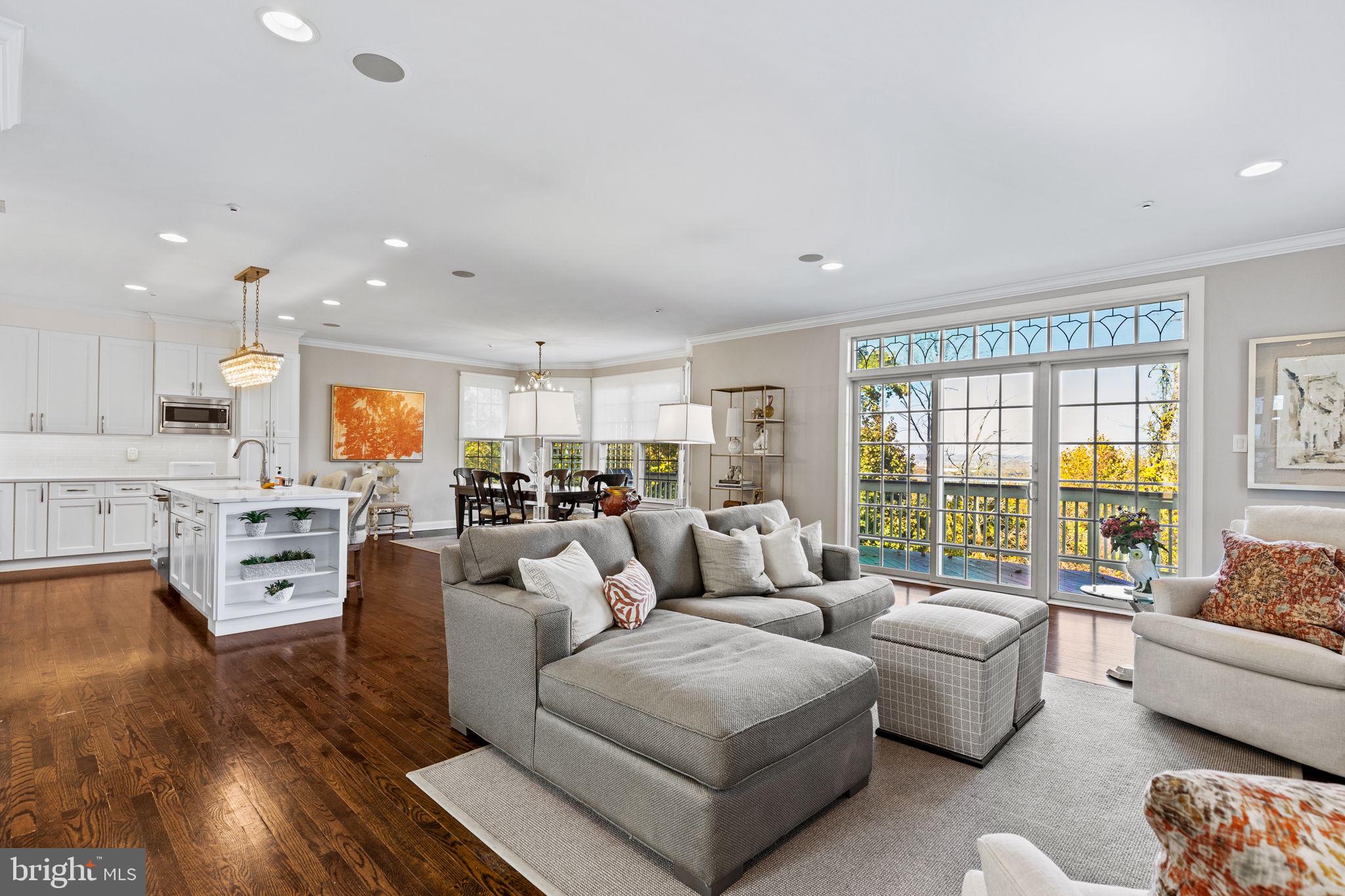 1112 Riverview Ln