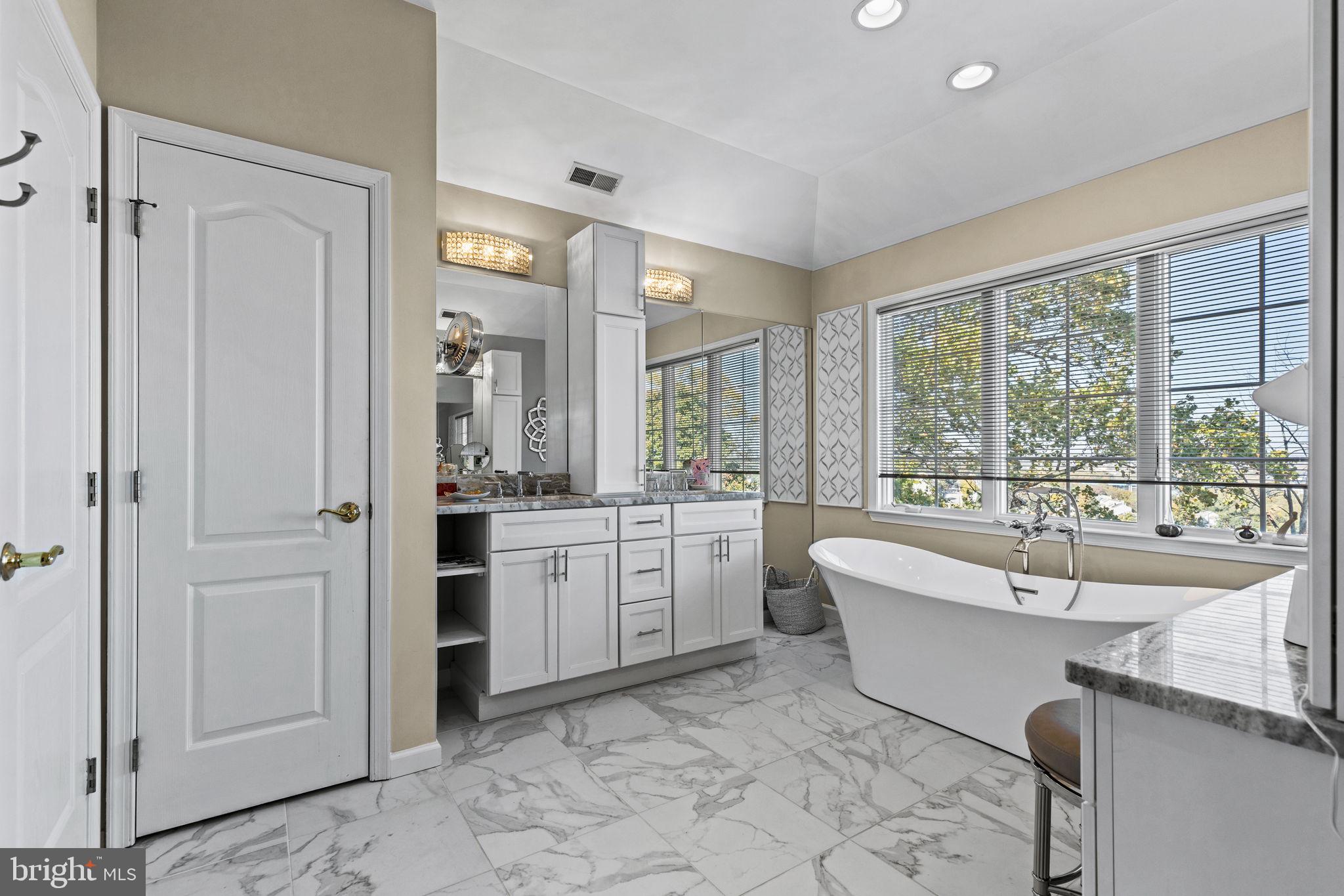 1112 Riverview Ln