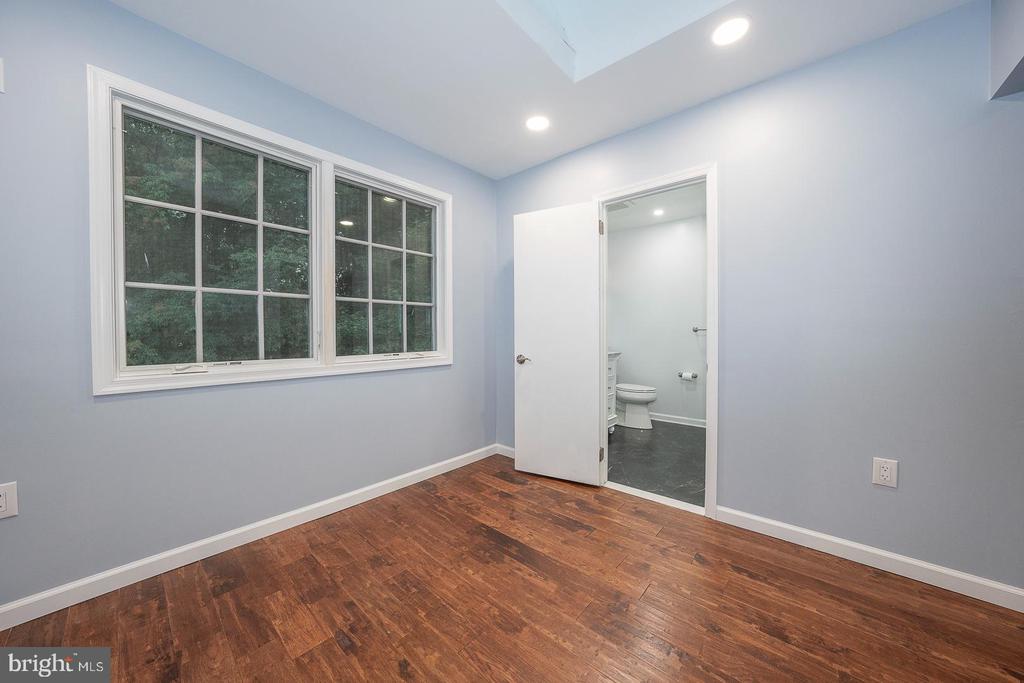 12 Raynham Rd