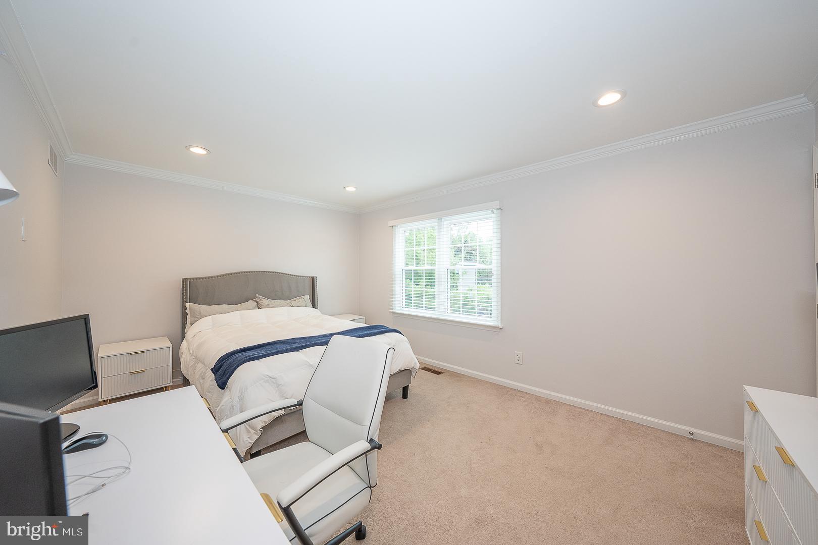 10 HANSEN CT