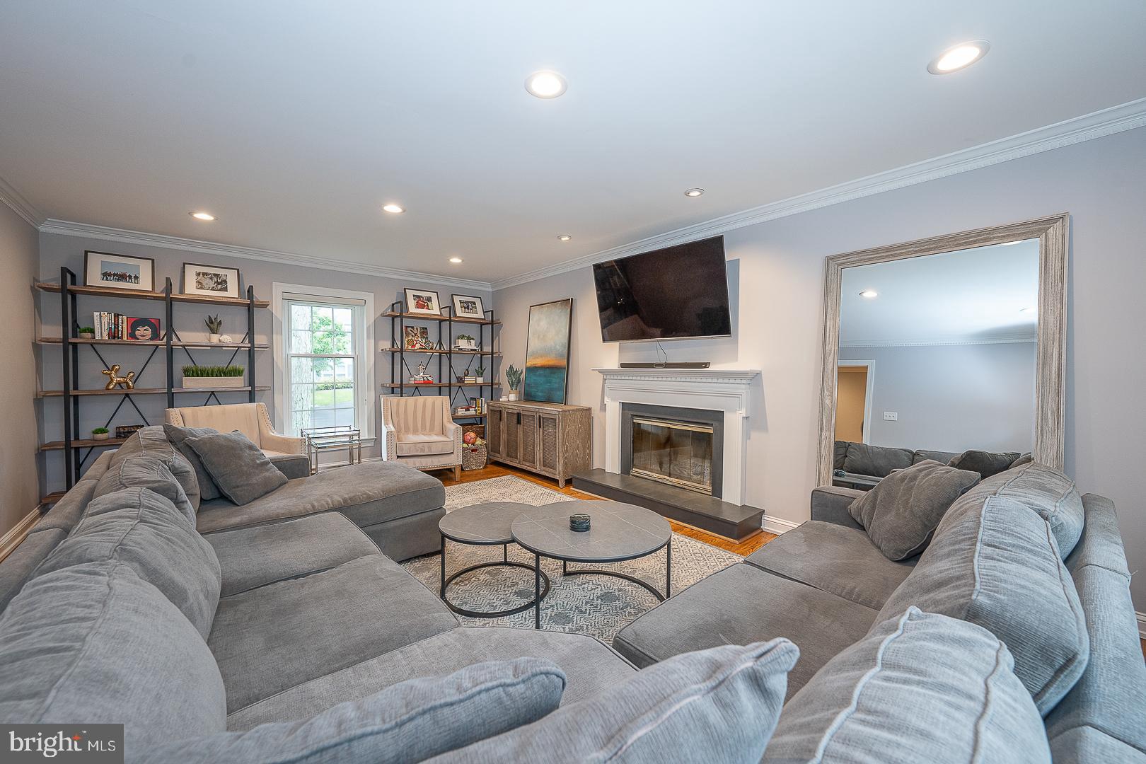 10 HANSEN CT