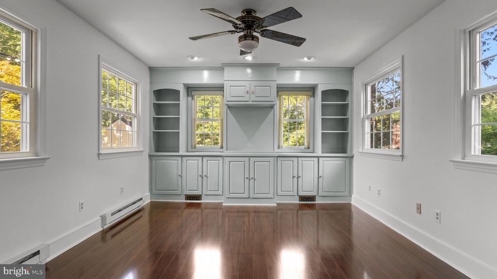 2411 ALAN ROAD