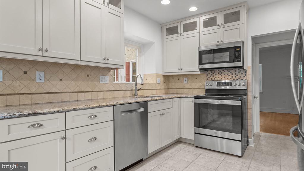 2411 ALAN ROAD
