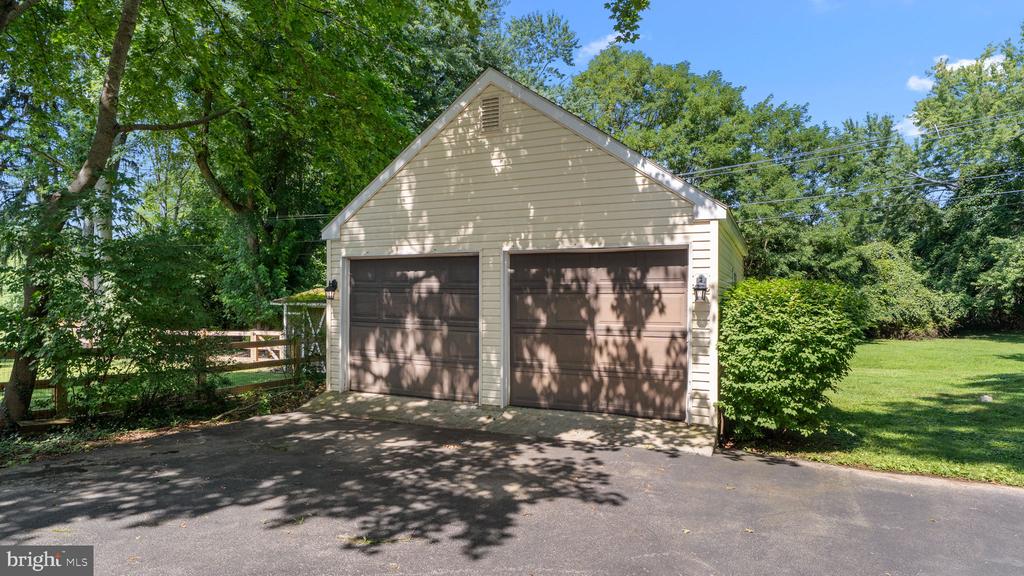 2411 ALAN ROAD