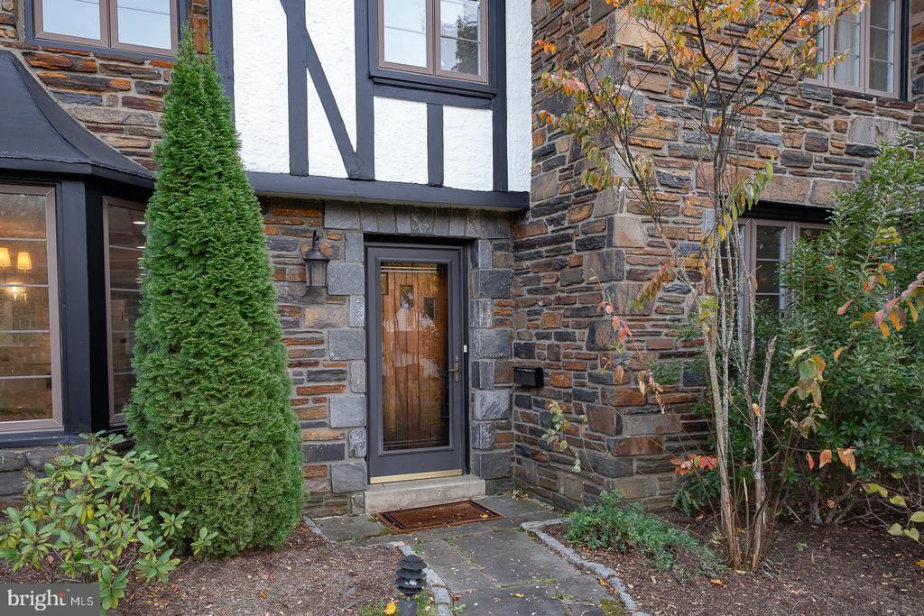 346 WINDING WAY