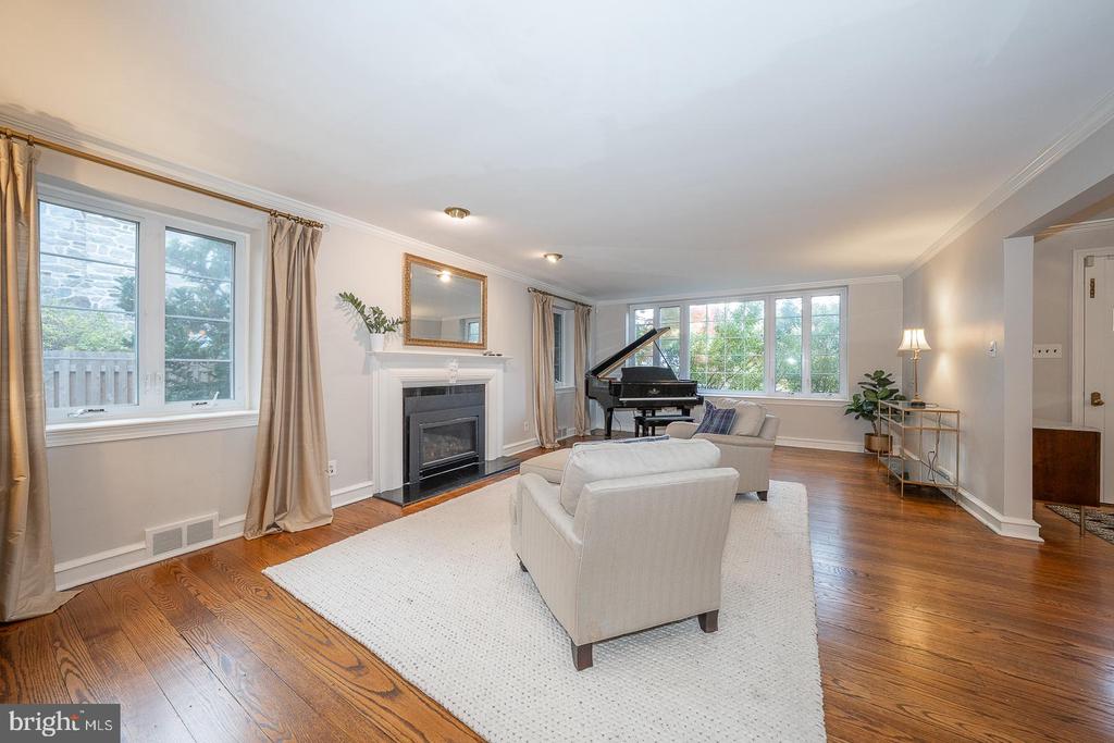 346 WINDING WAY