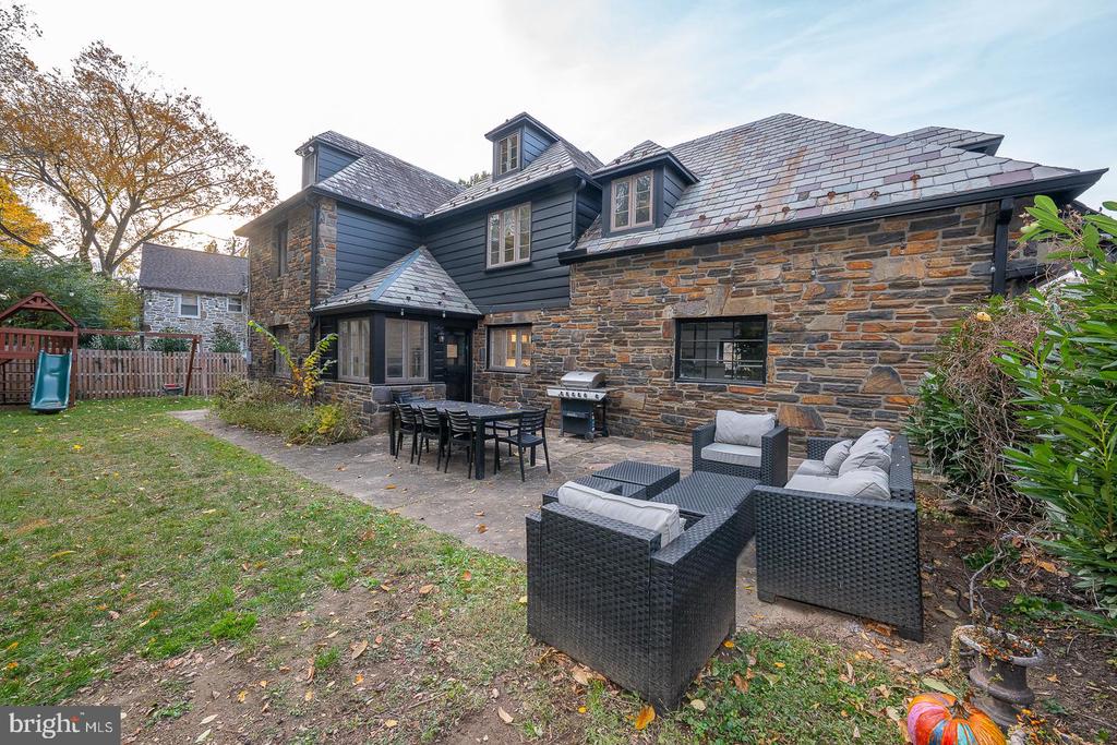 346 WINDING WAY