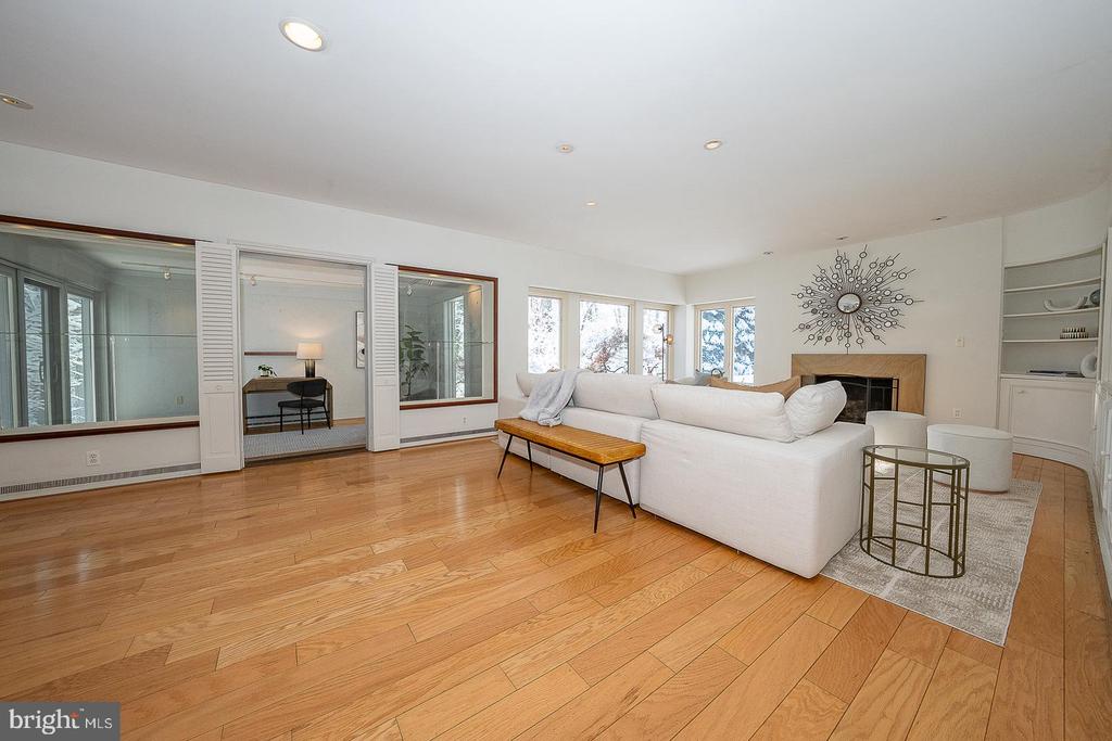 241 CHESWOLD LANE