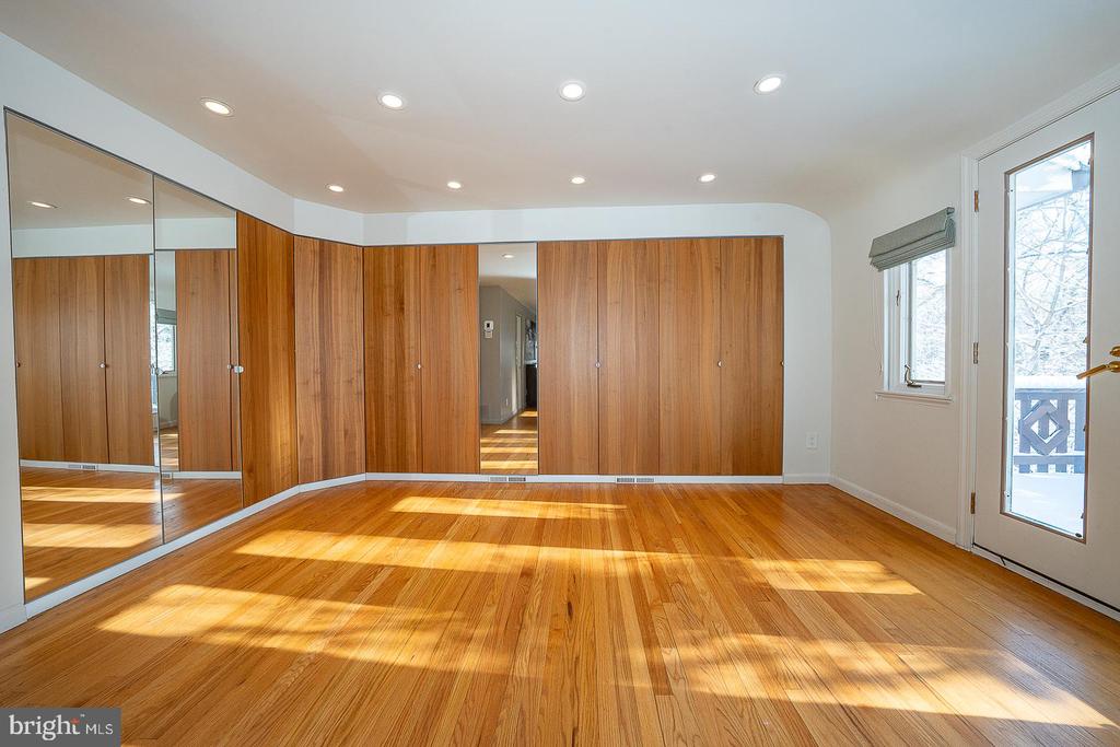 241 CHESWOLD LANE