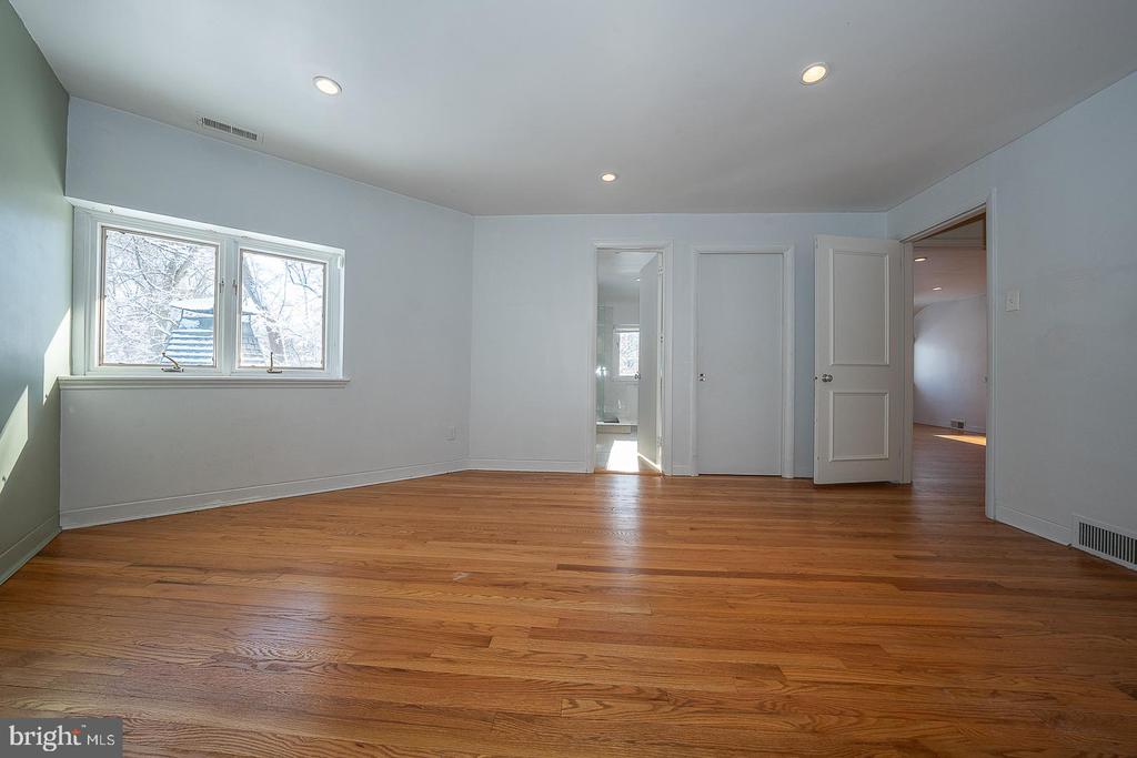 241 CHESWOLD LANE