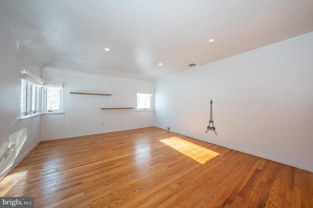 241 CHESWOLD LANE