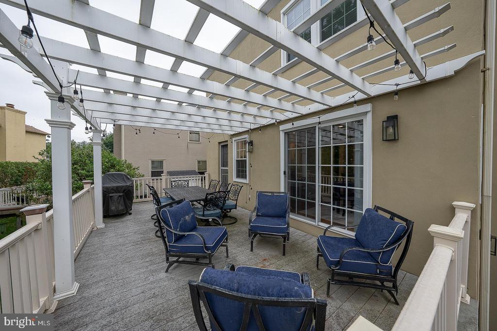 10 HANSEN COURT