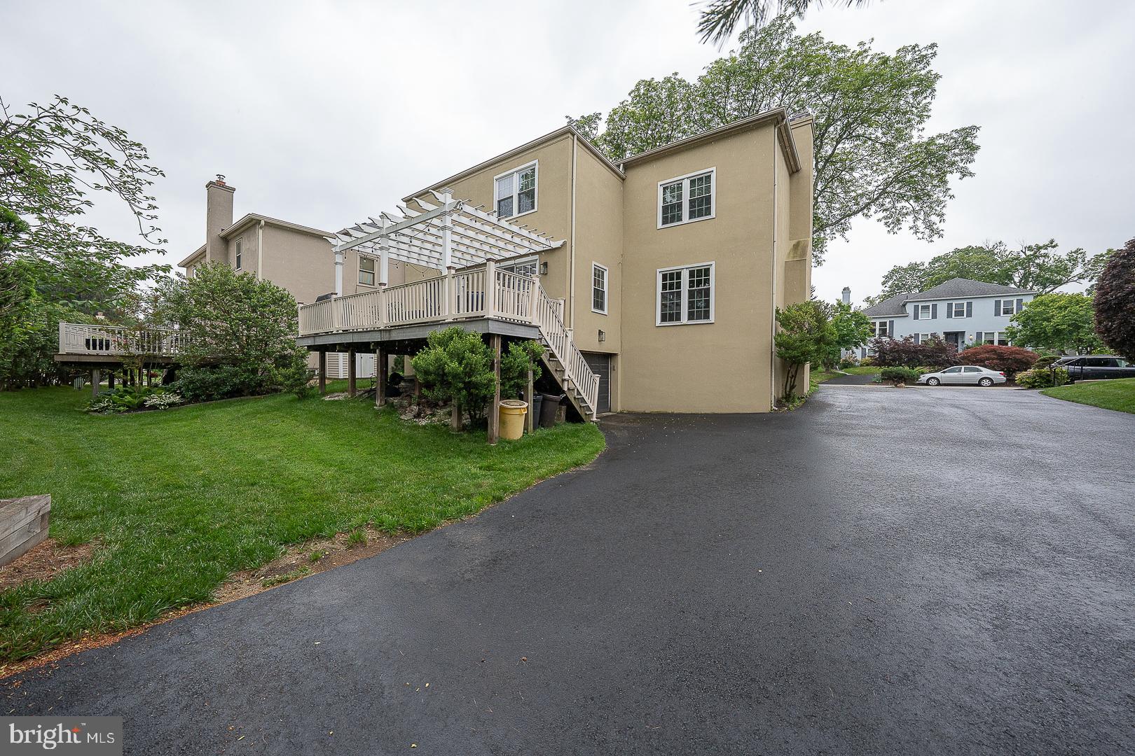 10 HANSEN COURT