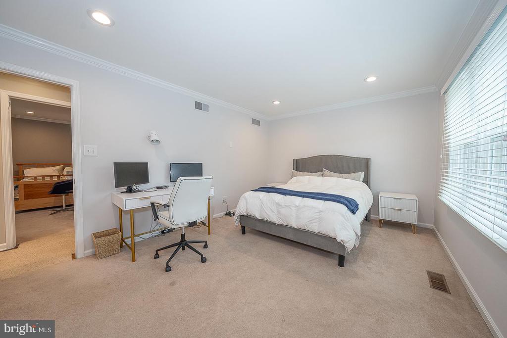 10 HANSEN COURT